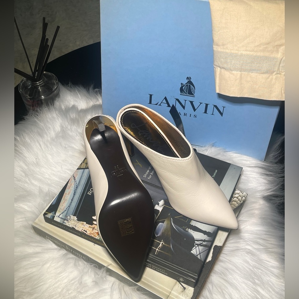 New With Box & Dust Bag